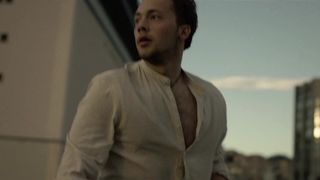 Caroline Hartig, Hannah Hoekstra - Blackout s01e02 (2021) show sexy cut episode