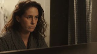 Lien de Graeve topless - Onder Vuur s01e01 (2021) show Tv Naked Short Episode