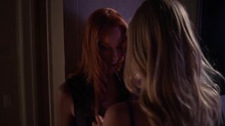 Lex King, Renee Rapp topless (naked) - The Sex Lives of College Girls s01e01 (2021) show Tv, sexy lesbian cut scene
