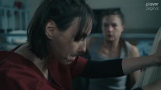 Monika Dawidziuk lesbian kissing episode - Skazana s01e07 (2021) show sexy cut episode