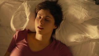 Alexandra Daddario, Sydney Sweeney, Brittany O’Grady hot – The White Lotus s01e03 (2021)