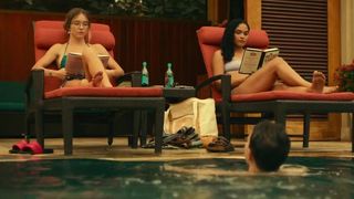 Alexandra Daddario, Sydney Sweeney, Brittany O’Grady hot – The White Lotus s01e03 (2021)