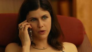 Alexandra Daddario, Sydney Sweeney, Brittany O’Grady hot – The White Lotus s01e03 (2021)