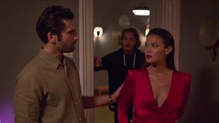 Pınar Deniz sexy - Love 101 s02e01e04e05 (2021) show Hot episode