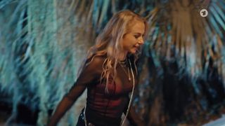 Jenny Meyer hot - Der Kroatien-Krimi s05e01 (2021) show TV