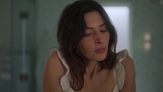 Sarah Shahi, Margaret Odette sexy - SL 1-1 (2021) show TV