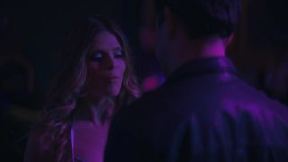 Molly Griggs, Grace Gummer sexy bikini - Dr. Death s01e03e05 (2021) scene TV show