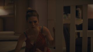 Molly Griggs, Grace Gummer sexy bikini - Dr. Death s01e03e05 (2021) scene TV show