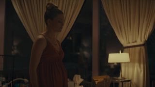 Molly Griggs, Grace Gummer sexy bikini - Dr. Death s01e03e05 (2021) scene TV show