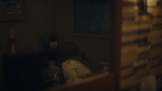 Molly Griggs, Grace Gummer sexy bikini - Dr. Death s01e03e05 (2021) scene TV show