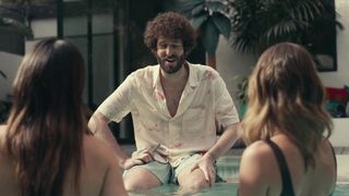 Elsie Hewitt, Hailey Bieber, Kendall Jenner sexy - Dave s02e02 (2021) bikini TV Show scene