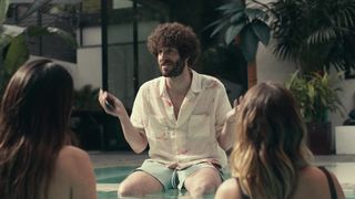 Elsie Hewitt, Hailey Bieber, Kendall Jenner sexy - Dave s02e02 (2021) bikini TV Show scene