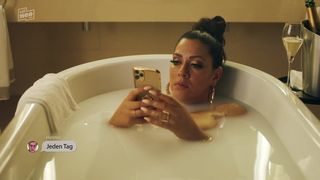 Jasmin Shakeri topless- Deadlines s01e04 (2021) show 720p