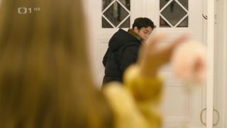 Jana Kolesarova hot - Poldove a nemluvne s01e13 (2020)