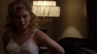 Lizzy Caplan topless, Rose McIver nude - Masters of Sex (2013)