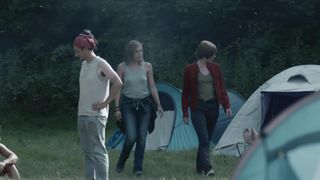 Les rivieres pourpres s03e06 (2021) Lizzie Brochere, Maylis Dumon topless