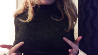 Mommy Bared her breasts from her blouse and milked her milk cans