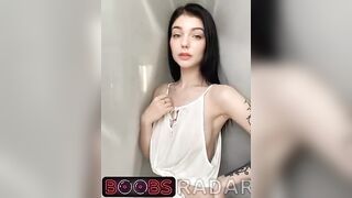 This dame is brilliant, just like her grin, hair and fun bags - Flash Tits