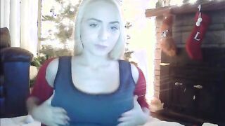 WebCam-model Show Hooter Milk