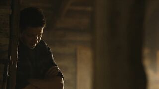 Emma Laird – Mayor of Kingstown s01e09 (2021) TV SHOW Hot Bath Scene