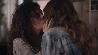 Natacha Lindinger, Barbara Cabrita nude - Sam s06e04 (2021) TV Show Topless & Lesbian Sex scene