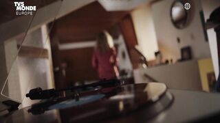 Annelise Hesme, Ophelia Kolb - On n'efface pas les souvenirs (2021) Sexy Film Scene