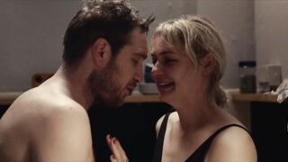 Henriette Confurius, Luise Heyer - Generation Beziehungsunfähig (2021) Sexy Celebs