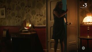 Julie De Bona - La vallée des mensonges (2014) Nude Scenes