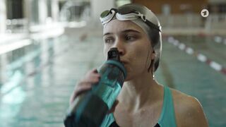 Alexandra Weis, Claudia Michelsen, etc - Auf dem Grund (2022) Hot Scenes