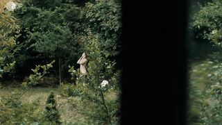 Katharina Nesytowa naked - Der Feind meines Feindes (2022) Peeping Scene