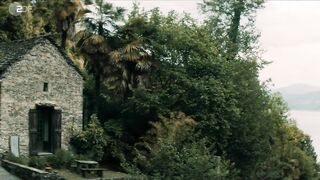 Katharina Nesytowa naked - Der Feind meines Feindes (2022) Peeping Scene