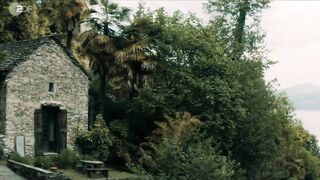 Katharina Nesytowa naked - Der Feind meines Feindes (2022) Peeping Scene