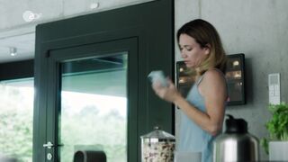 Lisa Potthoff - Eine riskante Entscheidung (2022) Hot Celebrity