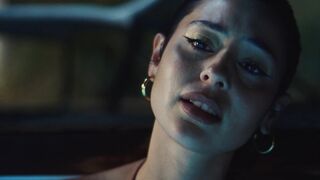 Alexa Demie, Minka Kelly – Euphoria s02e06 (2022) Hot Bikini Scene