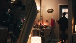 Alexa Demie, Minka Kelly – Euphoria s02e06 (2022) Hot Bikini Scene