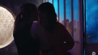 Ayumi Roux, Flavie Delangle - Skam s09e05 (2022) Lesbian Sex scene (TV SHOW)