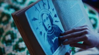 Daphne Patakia, Alice Taglioni - OVNI(s) s02e06 (2022) Nudity TV Scenes