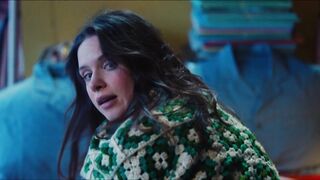 Daphne Patakia, Alice Taglioni - OVNI(s) s02e06 (2022) Nudity TV Scenes