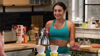 Hilary Duff, Francia Raisa - How I Met Your Father s01e02 (23022) HOT TV SHOW SCENES