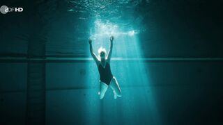 Julia Richter, Annette Frier - Ella Schon s05e02 (2022) Hot Lesbian TV Scenes