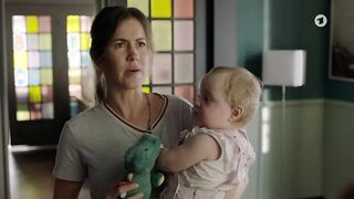 Kathrin von Steinburg - Toni, mannlich, Hebamme s01e06 (2021) nude scene