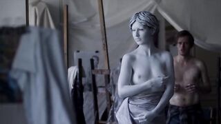 Karolina Kosielak nude - Pigmalion i Galatea (2020) topless scene