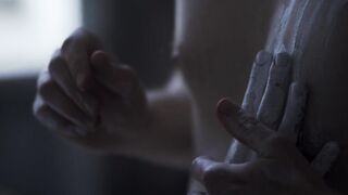 Karolina Kosielak nude - Pigmalion i Galatea (2020) topless scene