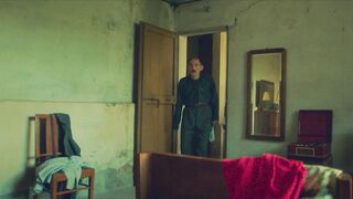 Paola Lavini - Volevo nascondermi (2020) topless video