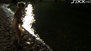 Janina Elkin, Nikola Kastner - Kussen verboten, baggern erlaubt (2003) topless scenes
