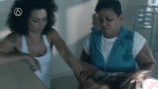 Ra Chapman, Nicole da Silva, etc - Wentworth s02e01(2014) topless scenes