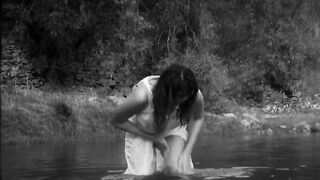 Ines Mariana Moitas - Corrente (2008) topless movie scene