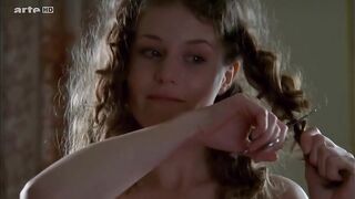 Peggy Martineau naked – Les vivants et les morts s01e07 (2009) topless scenes