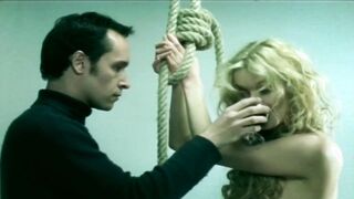 Valerie Maes - La vie d'artiste (2003) topless scenes