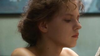 Leanca Grau - Obnagennaya natura (2002) naked scenes